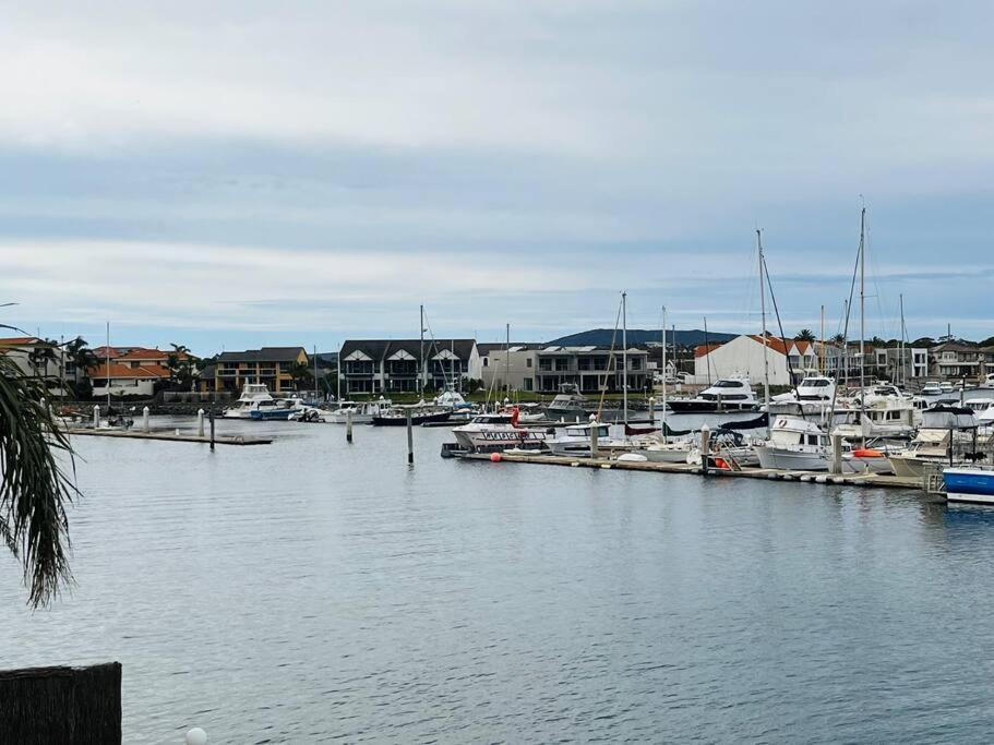 Waterfront Townhouse - Picturesque Marina Views Apartment Порт Линкълн Екстериор снимка