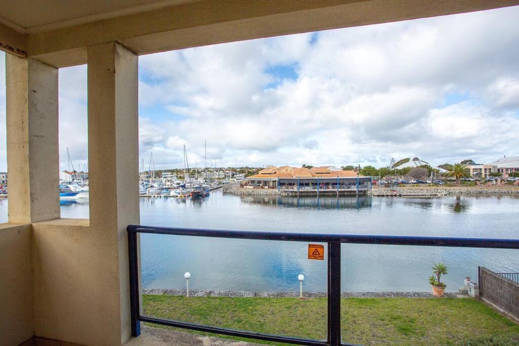 Waterfront Townhouse - Picturesque Marina Views Apartment Порт Линкълн Екстериор снимка